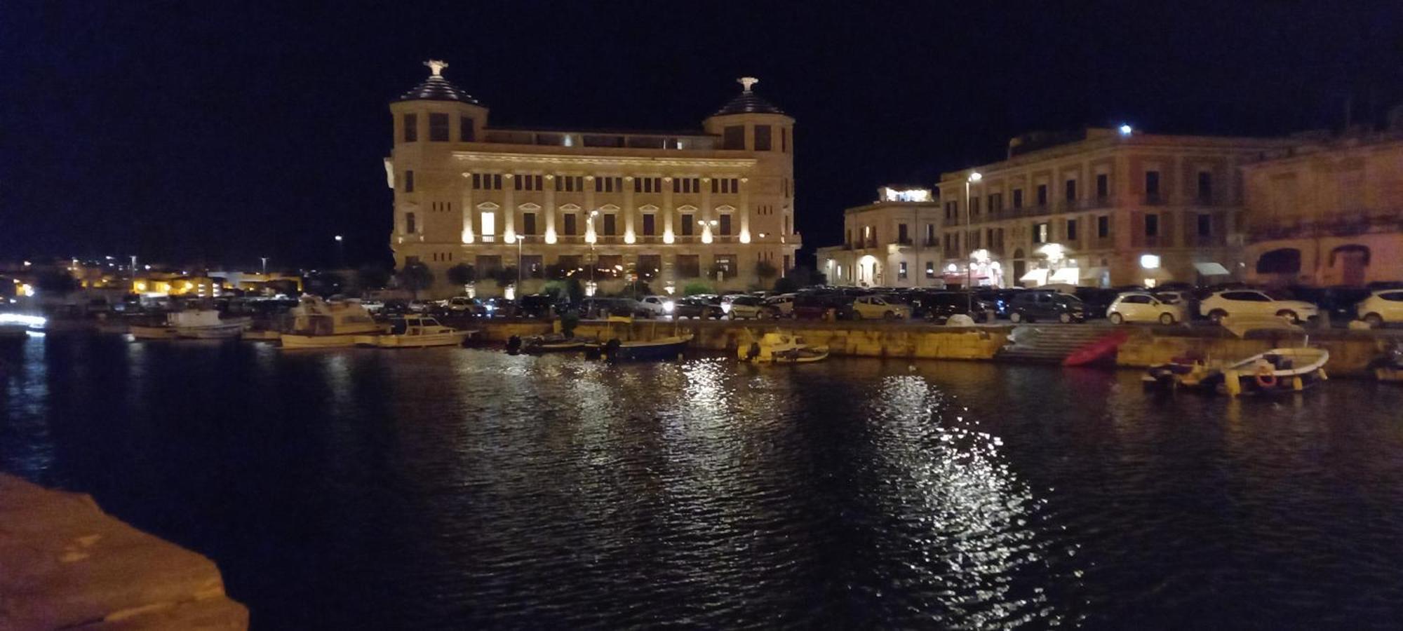 Central Chic Syracuse Quarto foto